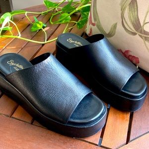 ANTHROPOLOGIE Seychelles platforms in black pebbled leather.